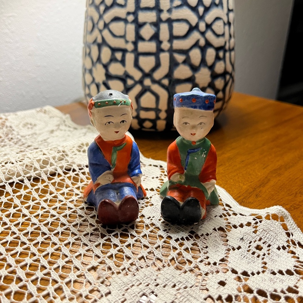 Boy/Girl Salt and Pepper Shaker Set Hand-Painted Ceramic Figurines - Multicolor - Picture 8 of 8